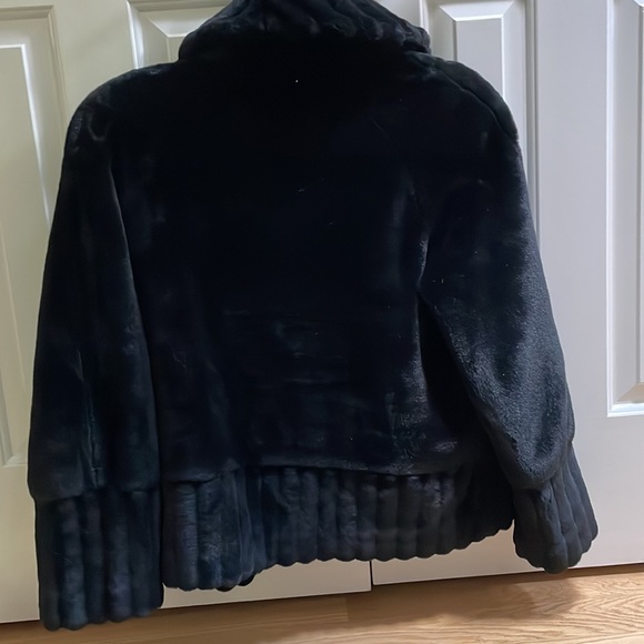 So soft, warm & cute! And flattering! Barely worn, like new. Dress up or down. - Picture 4 of 4